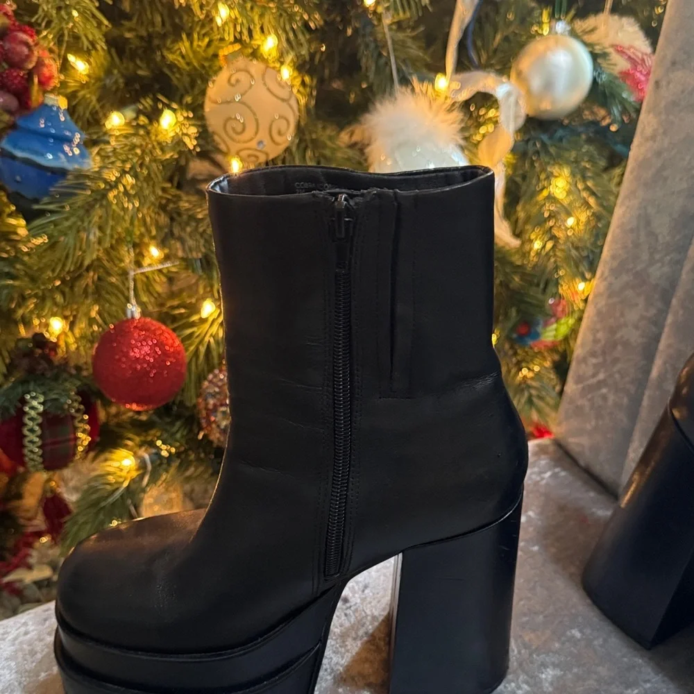 Steve Madden Black Platform Boots Size 7 - Picture 9 of 11